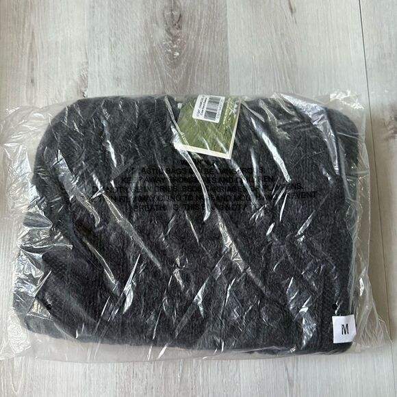 Aran Crafts Lightweight Unisex Charcoal Sweater M NWT in packaging - Picture 2 of 4